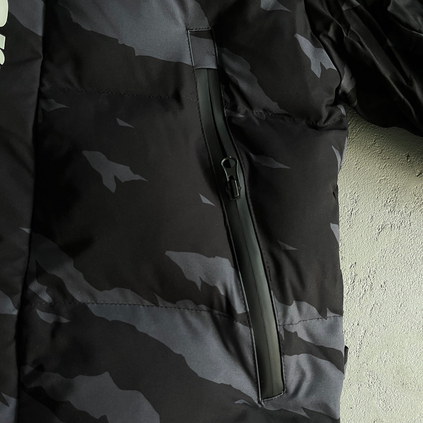 Trapstar Puffer Jacket Hyperdrive Technical Black Tiger Camo