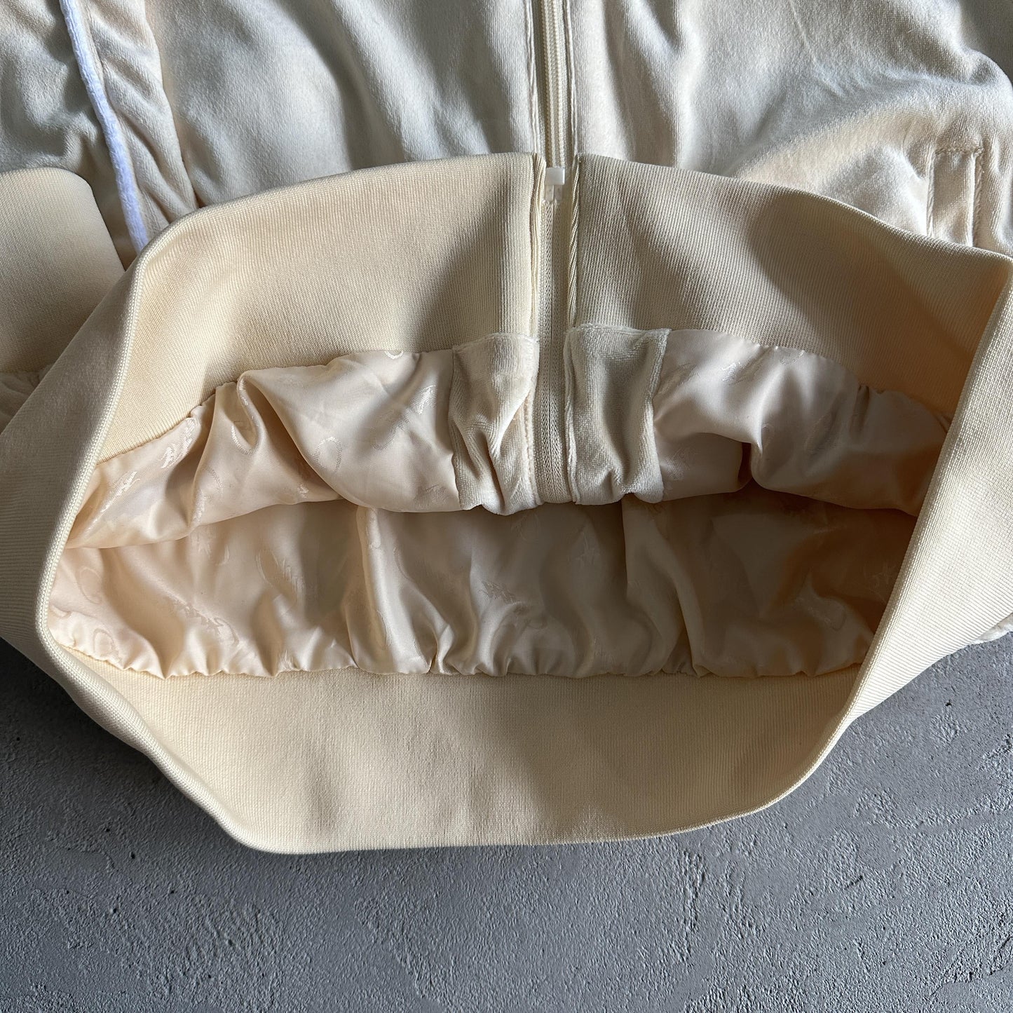 Corteiz Velvet Jacket Cream